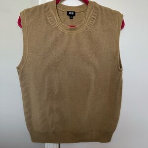 Uniqlo Men's Crewneck vest in Tan